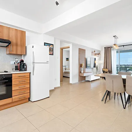 Spitaki 2 Bdr Apartment With Pool And Close Proximity To Beach Paralimni Exterior photo