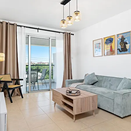 Spitaki 2 Bdr Apartment With Pool And Close Proximity To Beach Paralimni Exterior photo